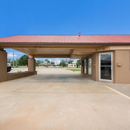 Americas Best Value Inn Woodward At 8Th St Екстериор снимка