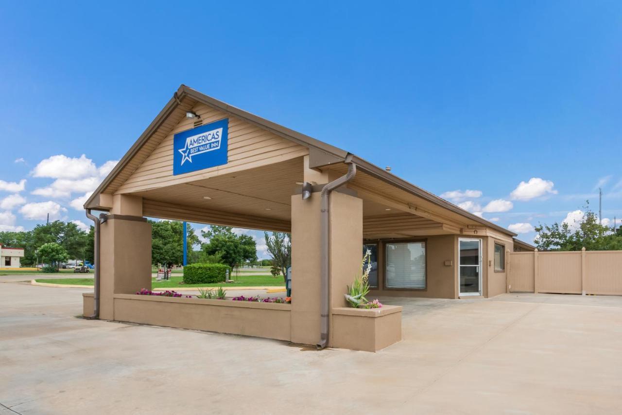 Americas Best Value Inn Woodward At 8Th St Екстериор снимка