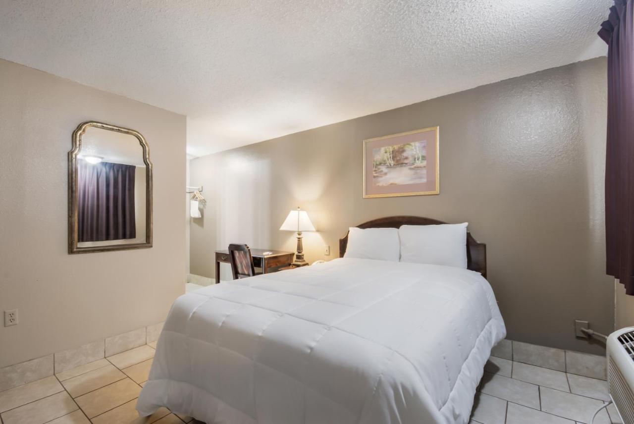 Americas Best Value Inn Woodward At 8Th St Екстериор снимка