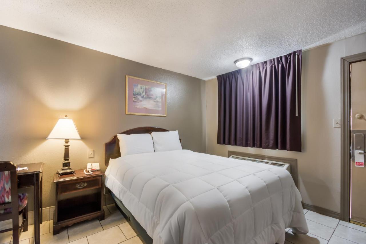 Americas Best Value Inn Woodward At 8Th St Екстериор снимка