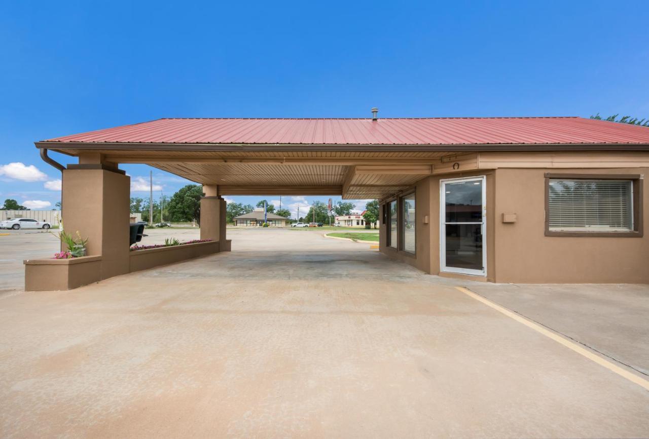 Americas Best Value Inn Woodward At 8Th St Екстериор снимка