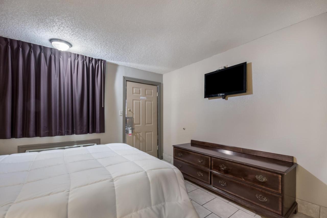 Americas Best Value Inn Woodward At 8Th St Екстериор снимка