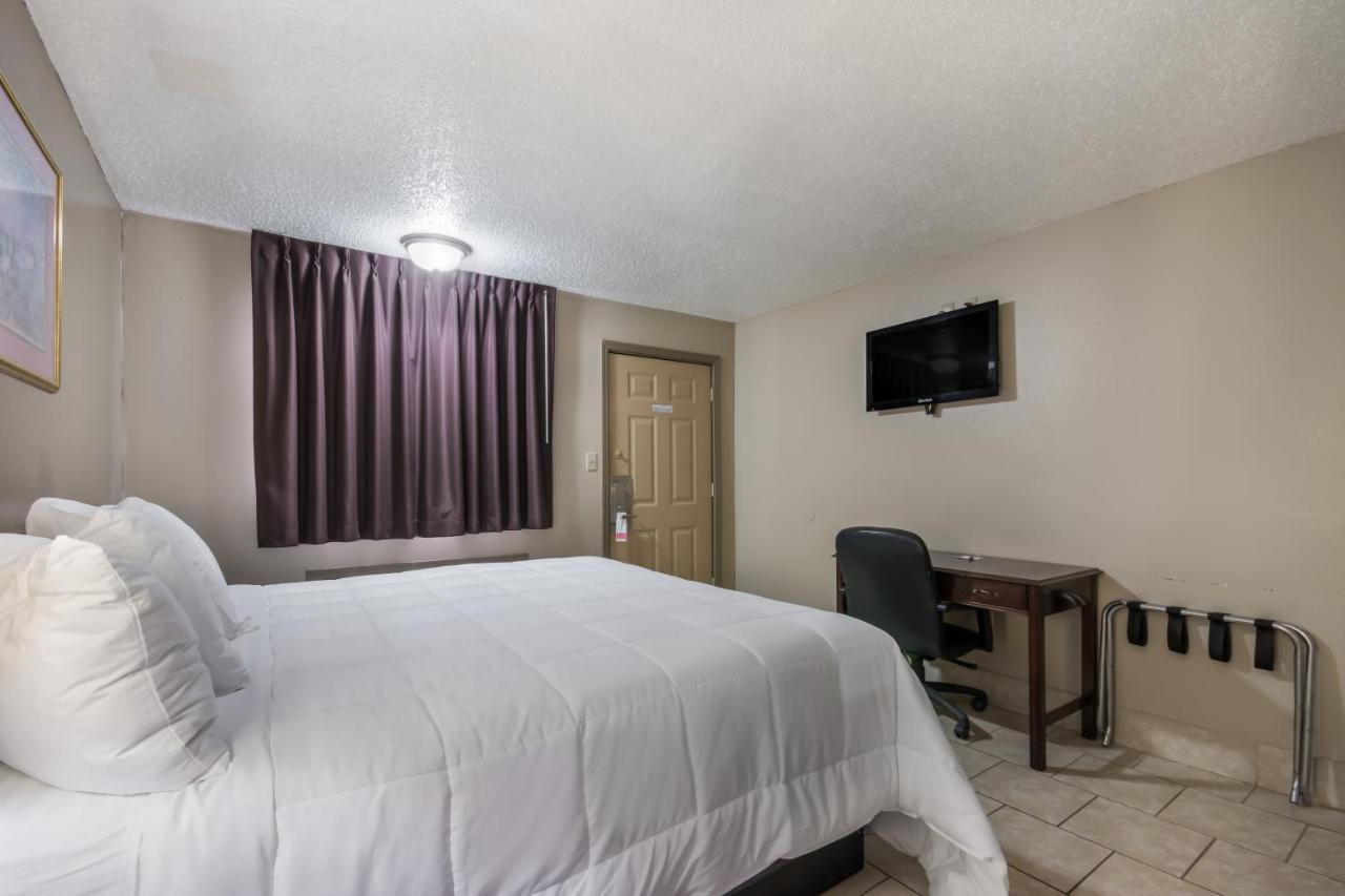 Americas Best Value Inn Woodward At 8Th St Екстериор снимка
