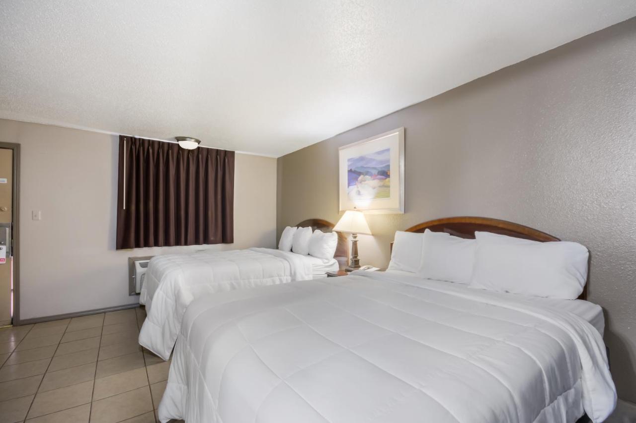 Americas Best Value Inn Woodward At 8Th St Екстериор снимка
