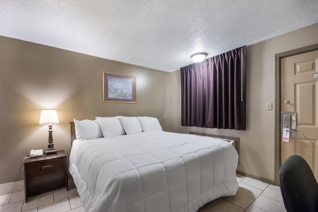 Americas Best Value Inn Woodward At 8Th St Екстериор снимка