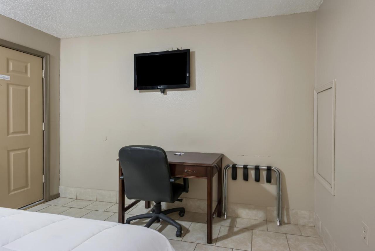 Americas Best Value Inn Woodward At 8Th St Екстериор снимка