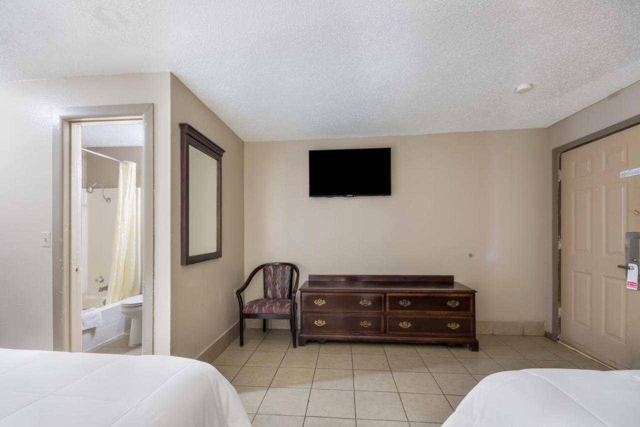 Americas Best Value Inn Woodward At 8Th St Екстериор снимка