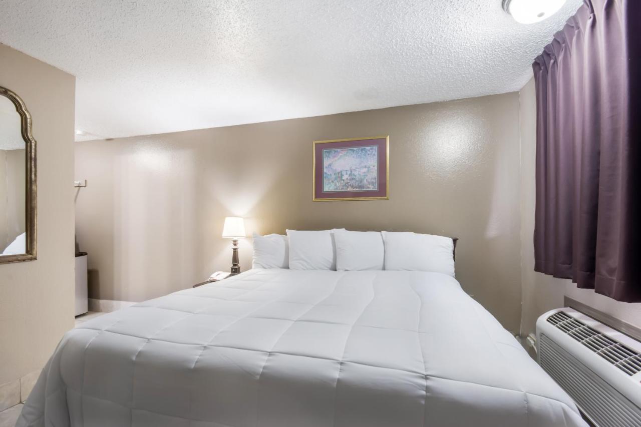 Americas Best Value Inn Woodward At 8Th St Екстериор снимка