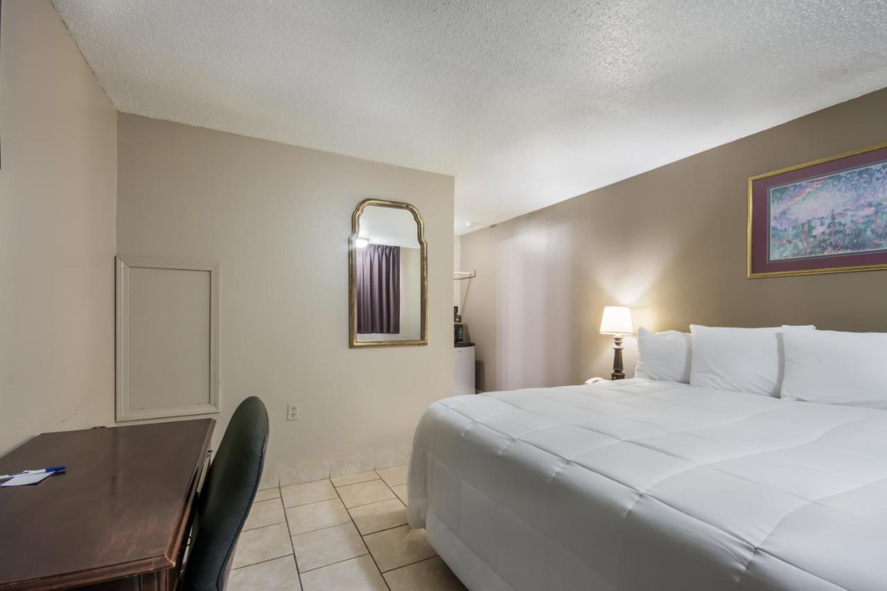 Americas Best Value Inn Woodward At 8Th St Екстериор снимка