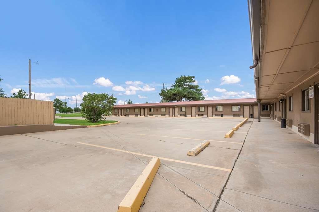 Americas Best Value Inn Woodward At 8Th St Екстериор снимка