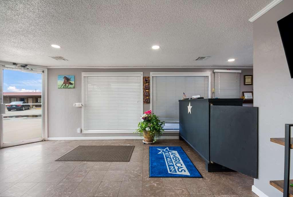 Americas Best Value Inn Woodward At 8Th St Интериор снимка