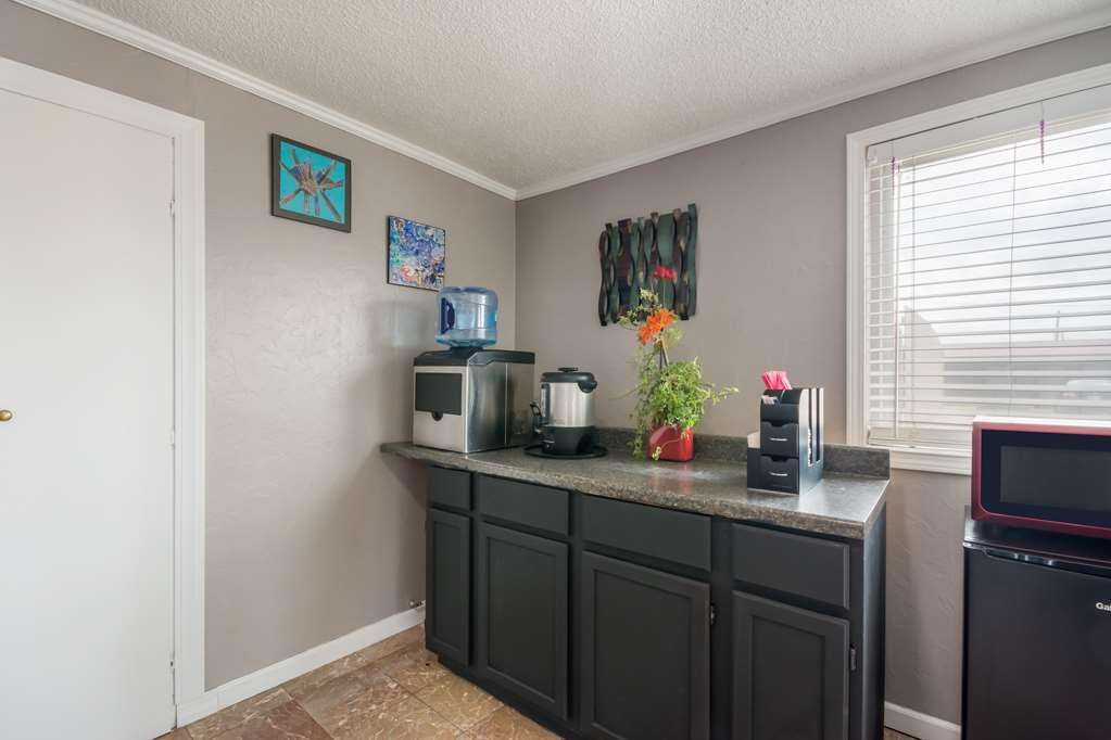 Americas Best Value Inn Woodward At 8Th St Ресторант снимка