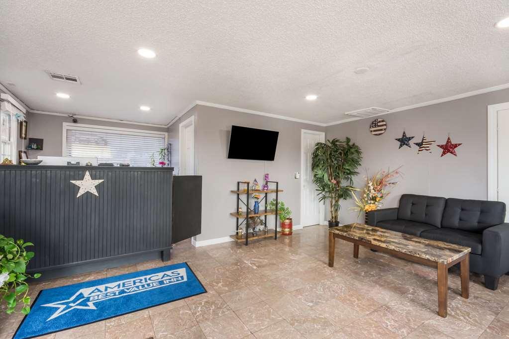 Americas Best Value Inn Woodward At 8Th St Интериор снимка