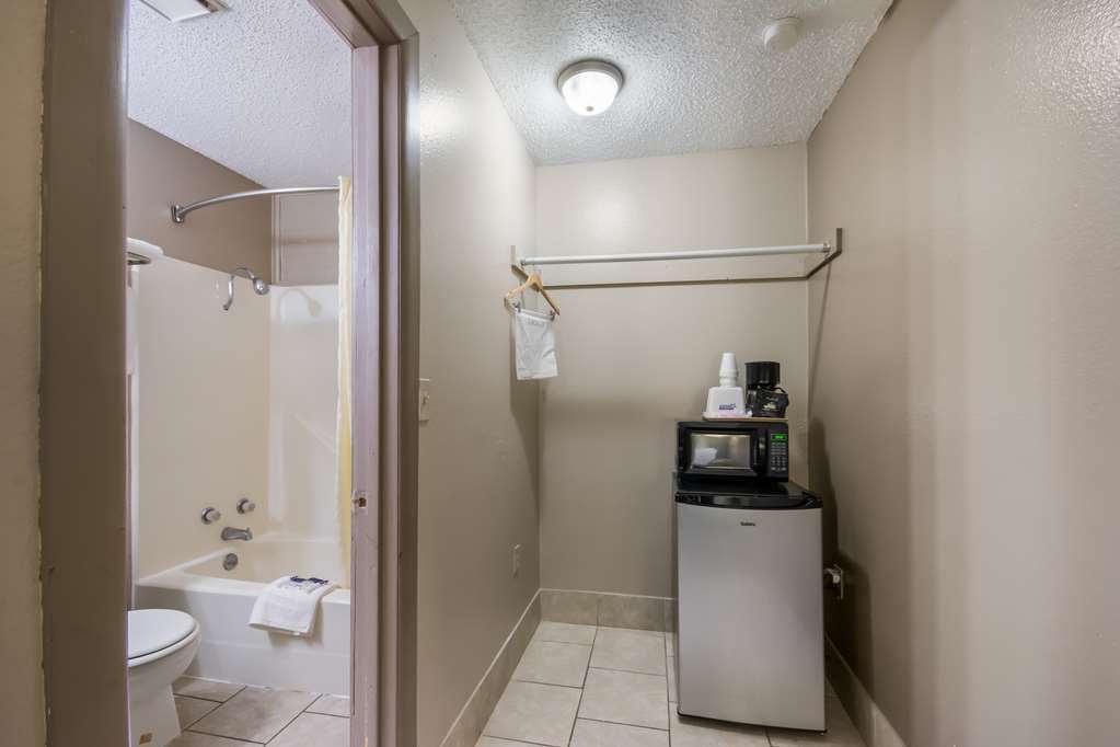 Americas Best Value Inn Woodward At 8Th St Стая снимка