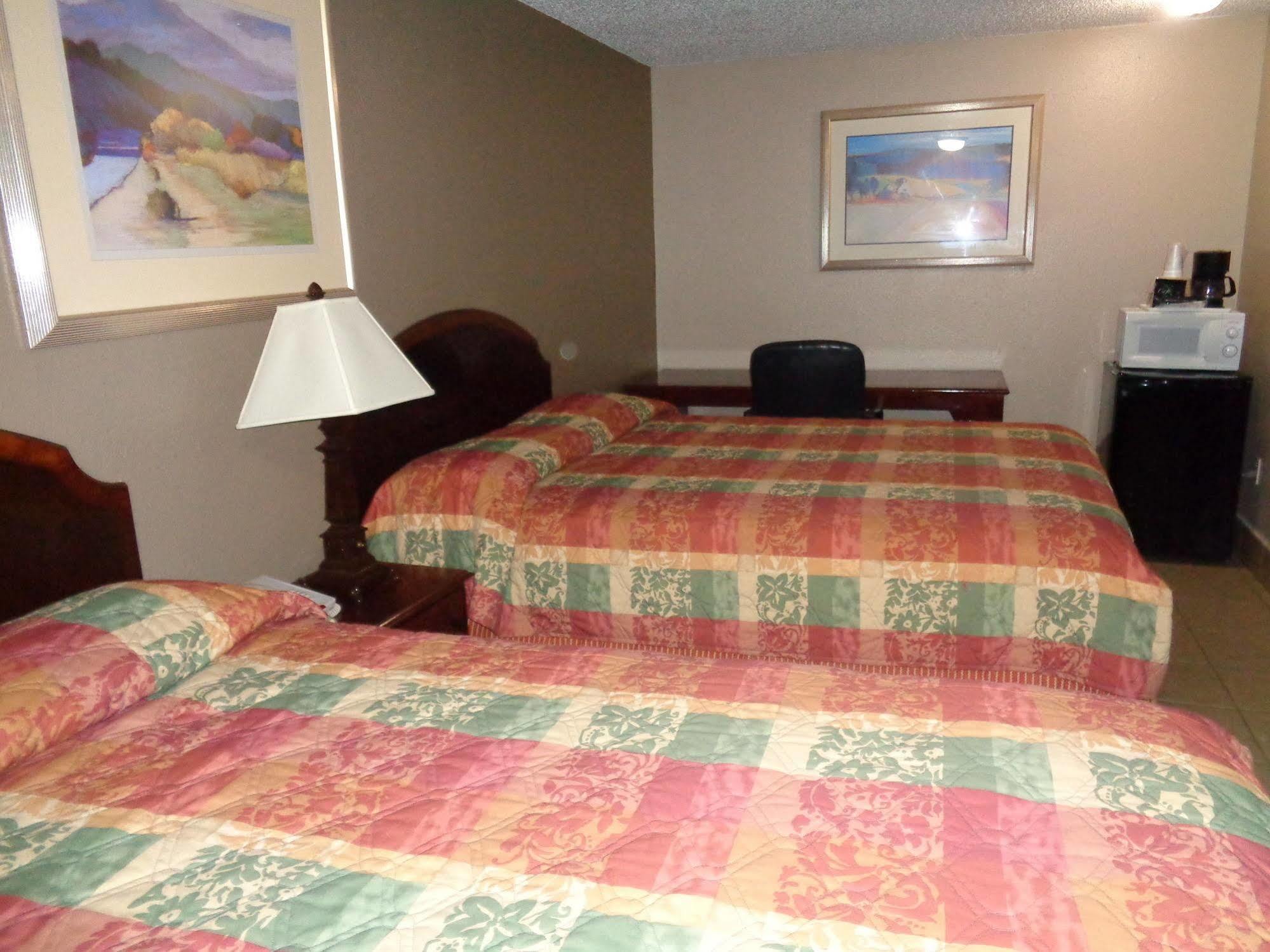 Americas Best Value Inn Woodward At 8Th St Екстериор снимка