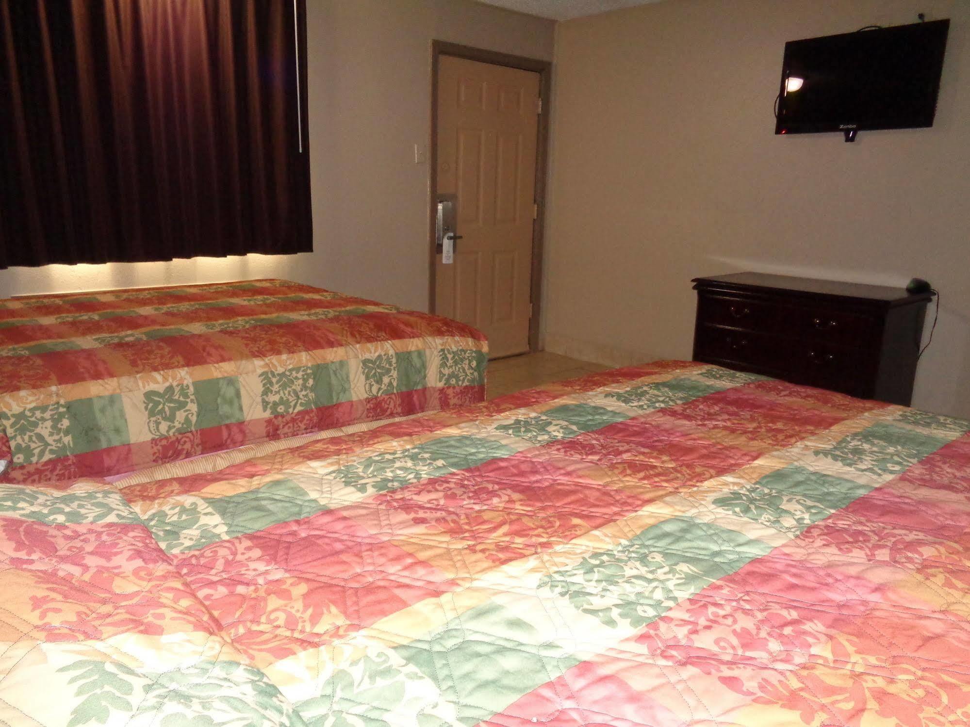 Americas Best Value Inn Woodward At 8Th St Екстериор снимка