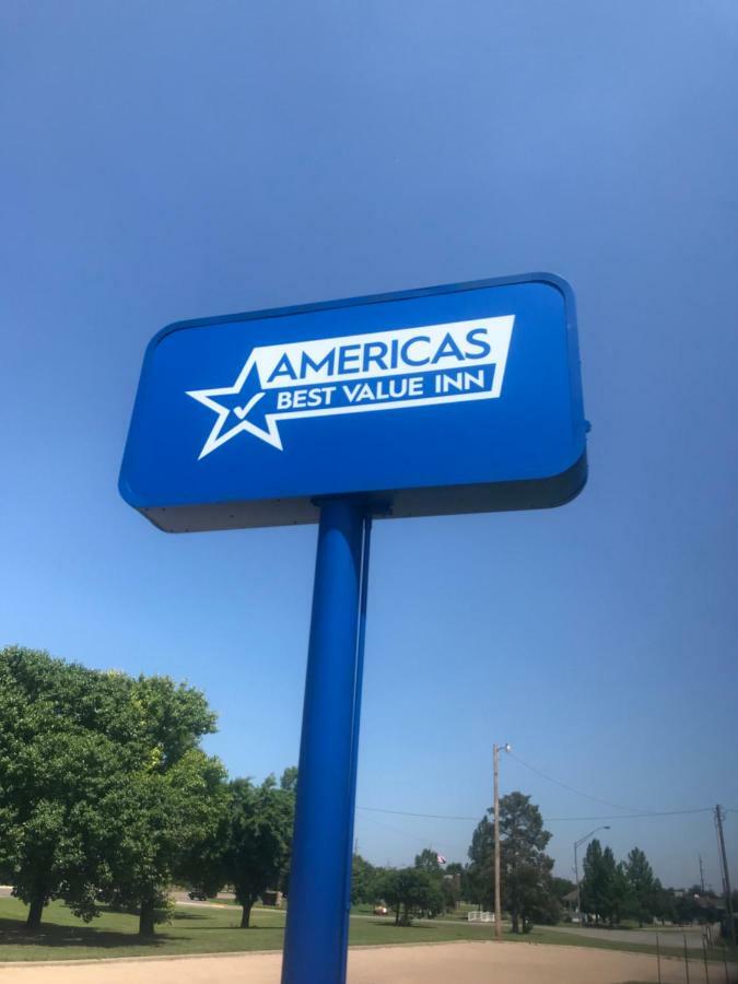 Americas Best Value Inn Woodward At 8Th St Екстериор снимка